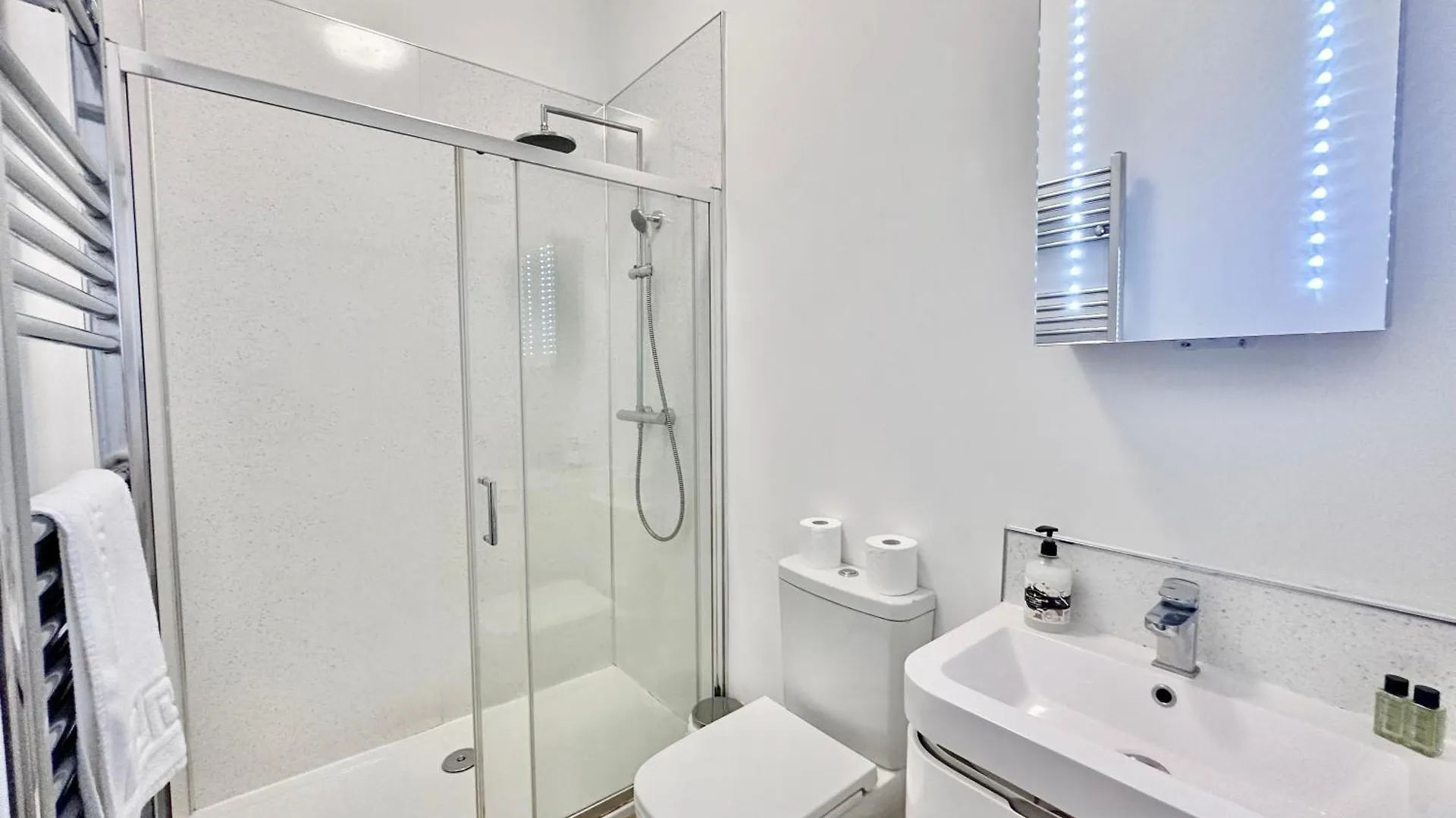 Clifford'S Reach At Bluebridge Court With Free Parking Lejlighed York